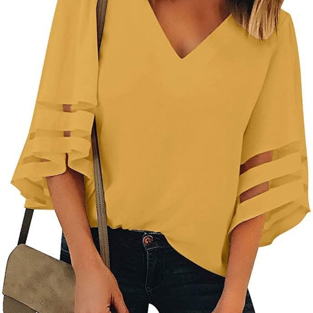 Bell sleeve top 🔥